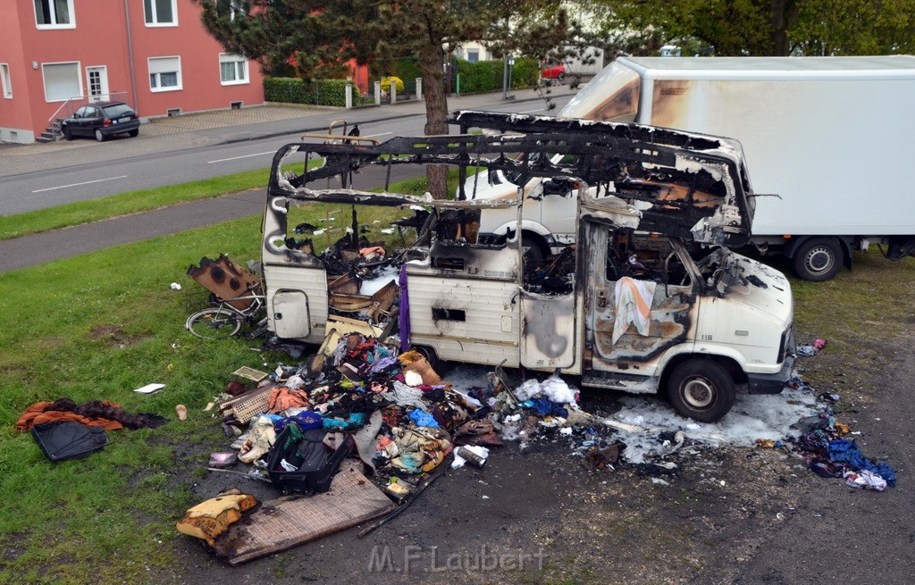 Wohnmobil ausgebrannt Koeln Porz Linder Mauspfad P093.JPG - Miklos Laubert